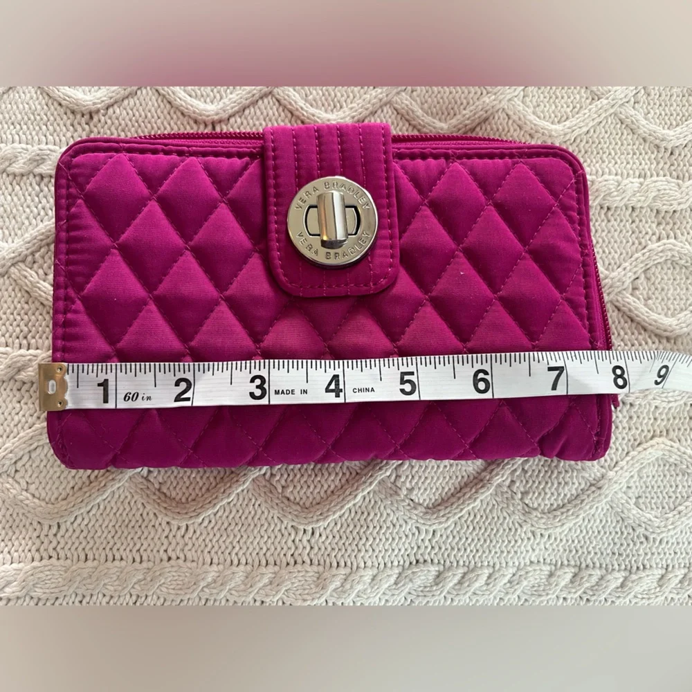 Vera Bradley Turn Key Wallet Credit Cards Zipper Space Like New! - Picture 5 of 12